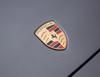 Logo Porsche Panamera 4 E-Hybrid [UK-spec] '2024–pr.