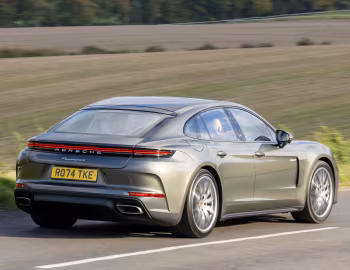 Porsche Panamera 4 E-Hybrid [UK-spec] '2024–pr.