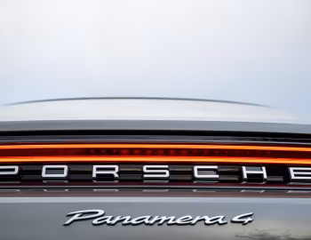 Porsche Panamera 4 E-Hybrid [UK-spec] '2024–pr.