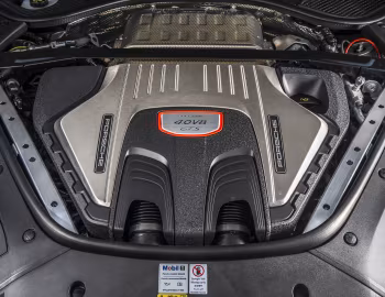 Bajo el capó Porsche Panamera GTS [UK-spec] (971) '2020–24