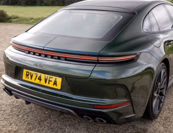 Porsche Panamera Turbo E-Hybrid [UK-spec] '2024–pr.