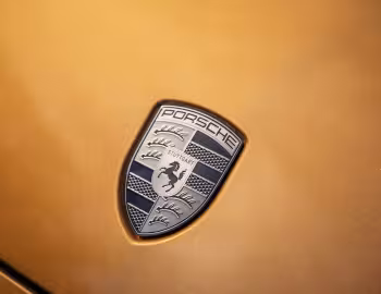 Logotipo Porsche Panamera Turbo S E-Hybrid [UK-spec] '2024–pr.