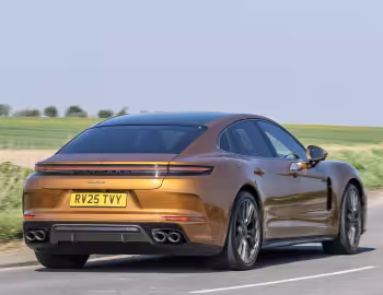 Porsche Panamera Turbo S E-Hybrid [UK-spec] '2024–pr.