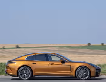 Porsche Panamera Turbo S E-Hybrid [UK-spec] '2024–pr.
