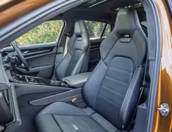 Interior Porsche Panamera Turbo S E-Hybrid [UK-spec] '2024–pr.