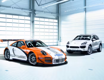 Porsche 911 GT3 R Hybrid, Porsche Cayenne S Hybrid