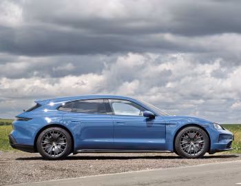 Porsche Taycan GTS Sport Turismo [UK-spec] '2024–pr.