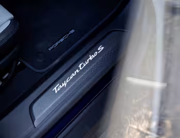 Interior Porsche Taycan Turbo S Sport Turismo [UK-spec] '2024–pr.