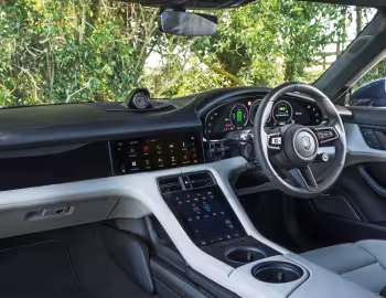 Interior Porsche Taycan Turbo S Sport Turismo [UK-spec] '2024–pr.