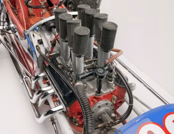 Sob o capô Moore-Unser Pikes Peak Hill Climb Race Car '1958