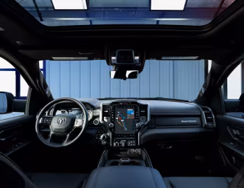 Painel frontal 2024 Ram 1500 Big Horn Built to Serve Crew Cab (DT) '2023–24