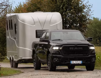 Ram 1500 Laramie Crew Cab Night Edition [EU-spec] (DT) '2024–pr.