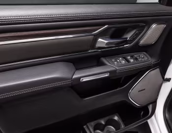 Interior Ram 1500 Laramie Crew Cab Night Edition [Latam] (DT) '2024–pr.