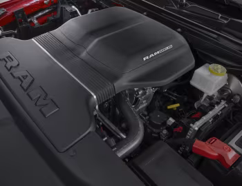 Sob o capô 2022–pr. Ram 1500 Laramie G/T Crew Cab (DT) '2021–pr.