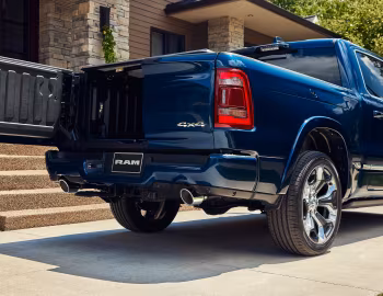 2022 Ram 1500 Limited "10th Anniversary Edition" Crew Cab (DT) '2021–22