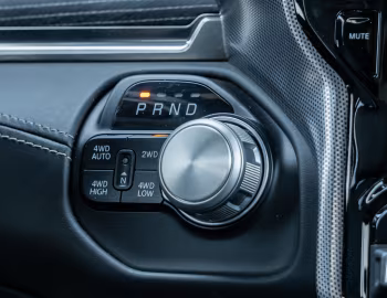 Інтер'єр 2020 Ram 1500 Limited Crew Cab EcoDiesel Black Appearance Package (DT) '2019–20