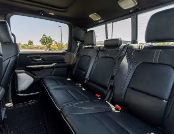 Інтер'єр 2020 Ram 1500 Limited Crew Cab EcoDiesel Black Appearance Package (DT) '2019–20