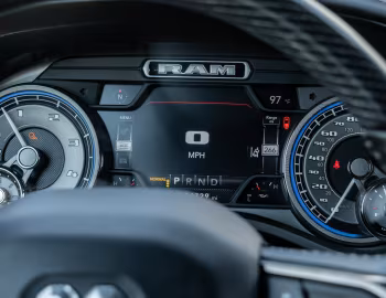 Комбінація приладів 2020 Ram 1500 Limited Crew Cab EcoDiesel Black Appearance Package (DT) '2019–20