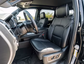 Інтер'єр 2020 Ram 1500 Limited Crew Cab EcoDiesel Black Appearance Package (DT) '2019–20