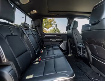 Інтер'єр 2020 Ram 1500 Limited Crew Cab EcoDiesel Black Appearance Package (DT) '2019–20