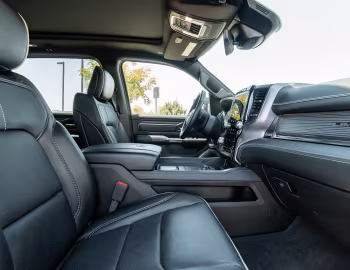 Інтер'єр 2020 Ram 1500 Limited Crew Cab EcoDiesel Black Appearance Package (DT) '2019–20