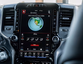 Інтер'єр 2020 Ram 1500 Limited Crew Cab EcoDiesel Black Appearance Package (DT) '2019–20