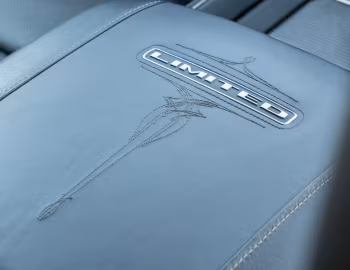 Інтер'єр 2020 Ram 1500 Limited Crew Cab EcoDiesel Black Appearance Package (DT) '2019–20