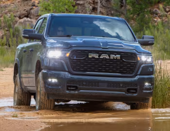2026 Ram 1500 Lone Star V8 Off-Road Group Crew Cab (DT) '2025–pr.