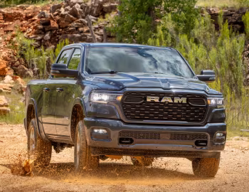 2026 Ram 1500 Lone Star V8 Off-Road Group Crew Cab (DT) '2025–pr.