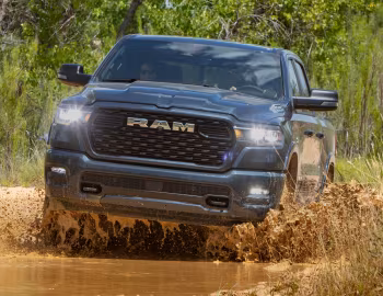 2026 Ram 1500 Lone Star V8 Off-Road Group Crew Cab (DT) '2025–pr.