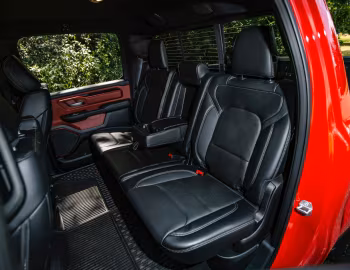Інтер'єр 2020–23 Ram 1500 Rebel Crew Cab EcoDiesel (DT) '2019–23