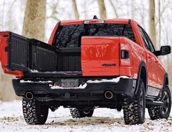 2019–pr. Ram 1500 Rebel Crew Cab with multifunction tailgate (DT) '2019–pr.