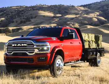 2025–pr. Ram 5500 Double Cab Chassis Laramie with Rancher Body '2025–pr.
