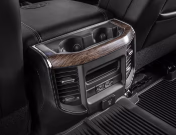 Інтер'єр Ram 2500 Laramie Crew Cab [Latam] (DJ) '2019–н.ч.