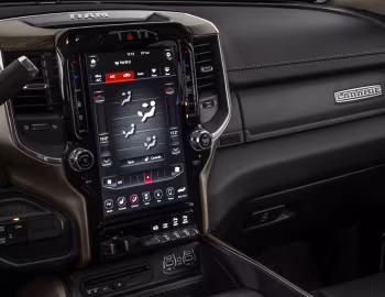 Інтер'єр Ram 2500 Laramie Crew Cab [Latam] (DJ) '2019–н.ч.