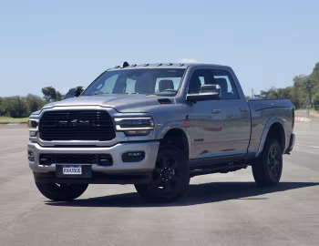 Ram 3500 Laramie "Night Edition" Crew Cab [Latam] (D2) '2022–25