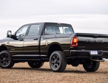 Ram 3500 Laramie "Night Edition" Crew Cab [Latam] (D2) '2025–pr.