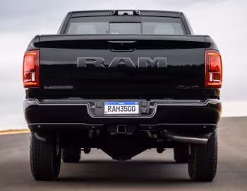 Ram 3500 Laramie "Night Edition" Crew Cab [Latam] (D2) '2025–pr.