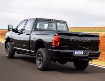 Ram 3500 Laramie "Night Edition" Crew Cab [Latam] (D2) '2025–pr.