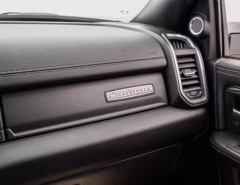 Intérieur Ram 3500 Laramie "Night Edition" Crew Cab [Latam] (D2) '2025–pr.