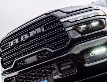 Ram 3500 Laramie "Night Edition" Crew Cab [Latam] (D2) '2025–pr.