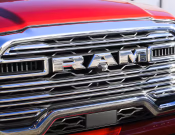 Logotipo 2025–pr. Ram 5500 Double Cab Chassis Laramie with Rancher Body '2025–pr.