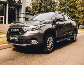 Ram 700 Longhorn Crew Cab '2023–pr.