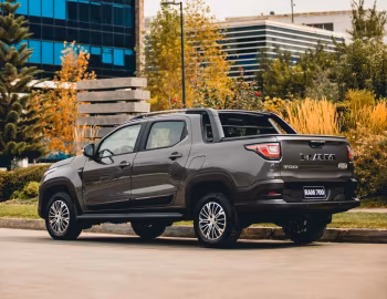 Ram 700 Longhorn Crew Cab '2023–pr.