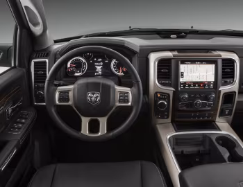 Painel frontal Ram Classic Laramie Crew Cab [Brazil] (DS) '2022–24