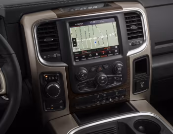 Interior Ram Classic Laramie Crew Cab [Brazil] (DS) '2022–24