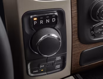 Interior Ram Classic Laramie Crew Cab [Brazil] (DS) '2022–24