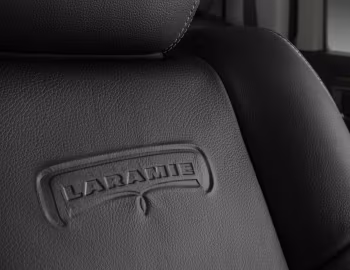 Interior Ram Classic Laramie Crew Cab [Brazil] (DS) '2022–24