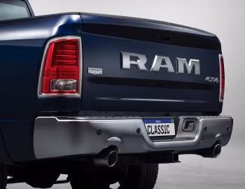 Ram Classic Laramie Crew Cab [Brazil] (DS) '2022–24