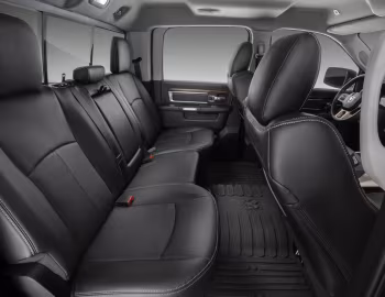 Interior Ram Classic Laramie Crew Cab [Brazil] (DS) '2022–24